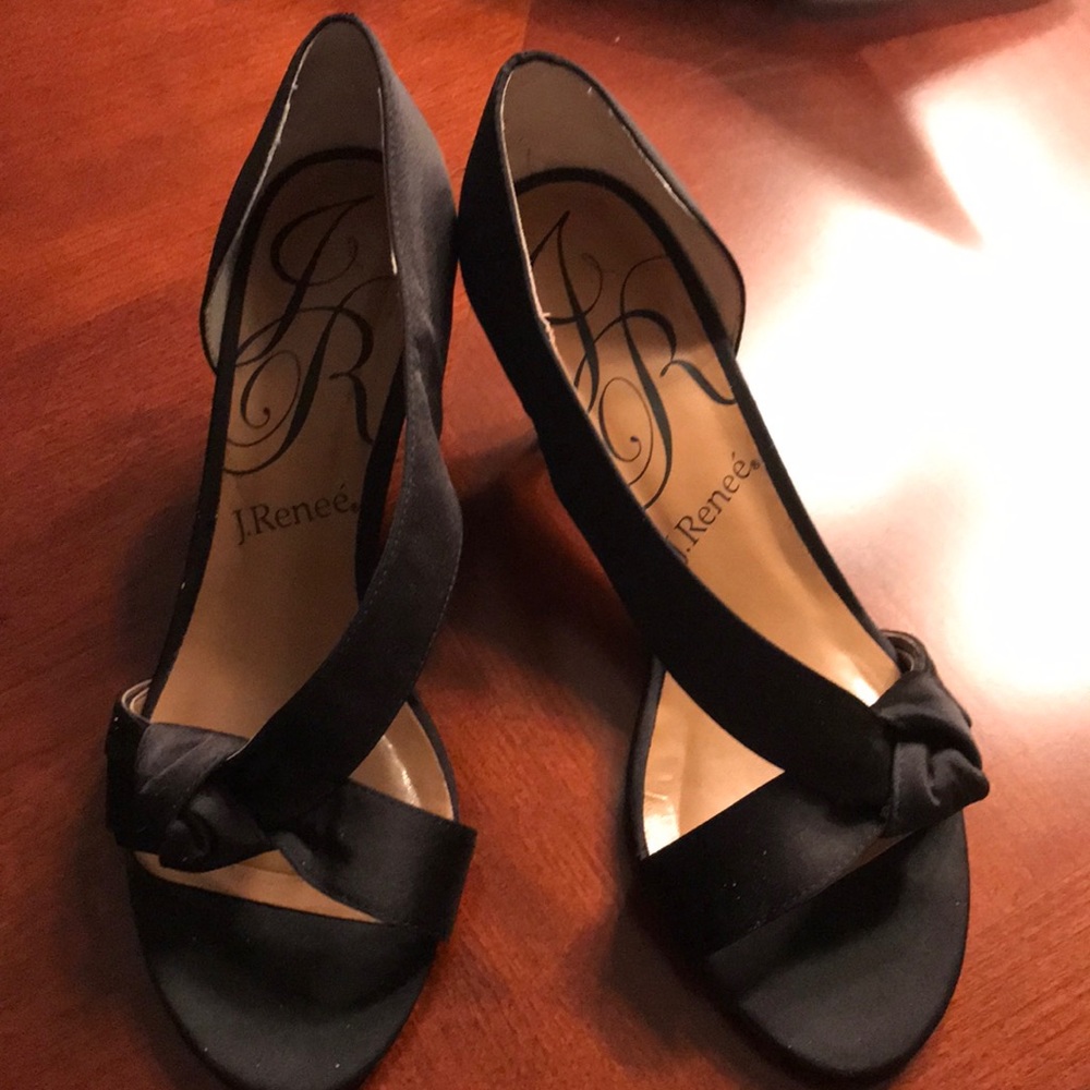 J.Renee dressy black pumps